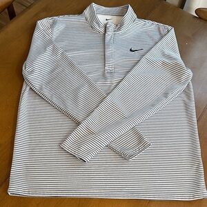 Like New 1/4 Zip Long sleeve Nike
